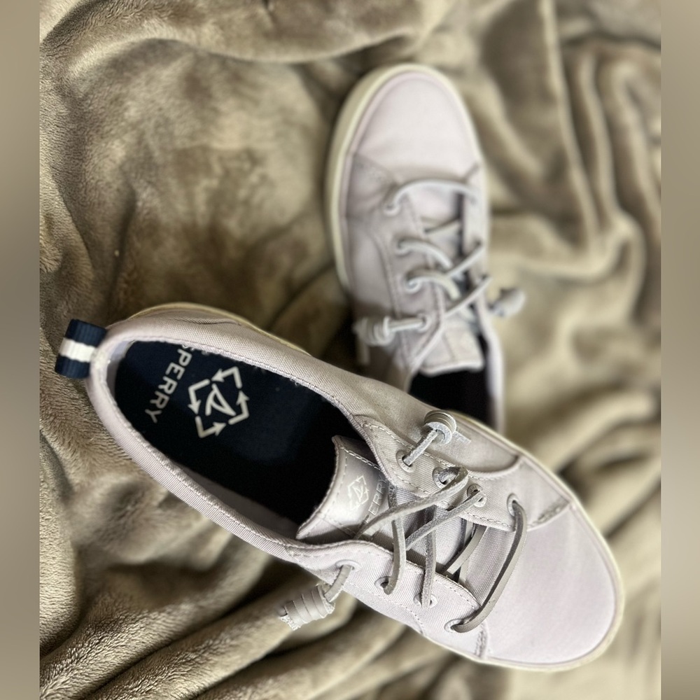 Women’s Sperrys size 6.5 in purple